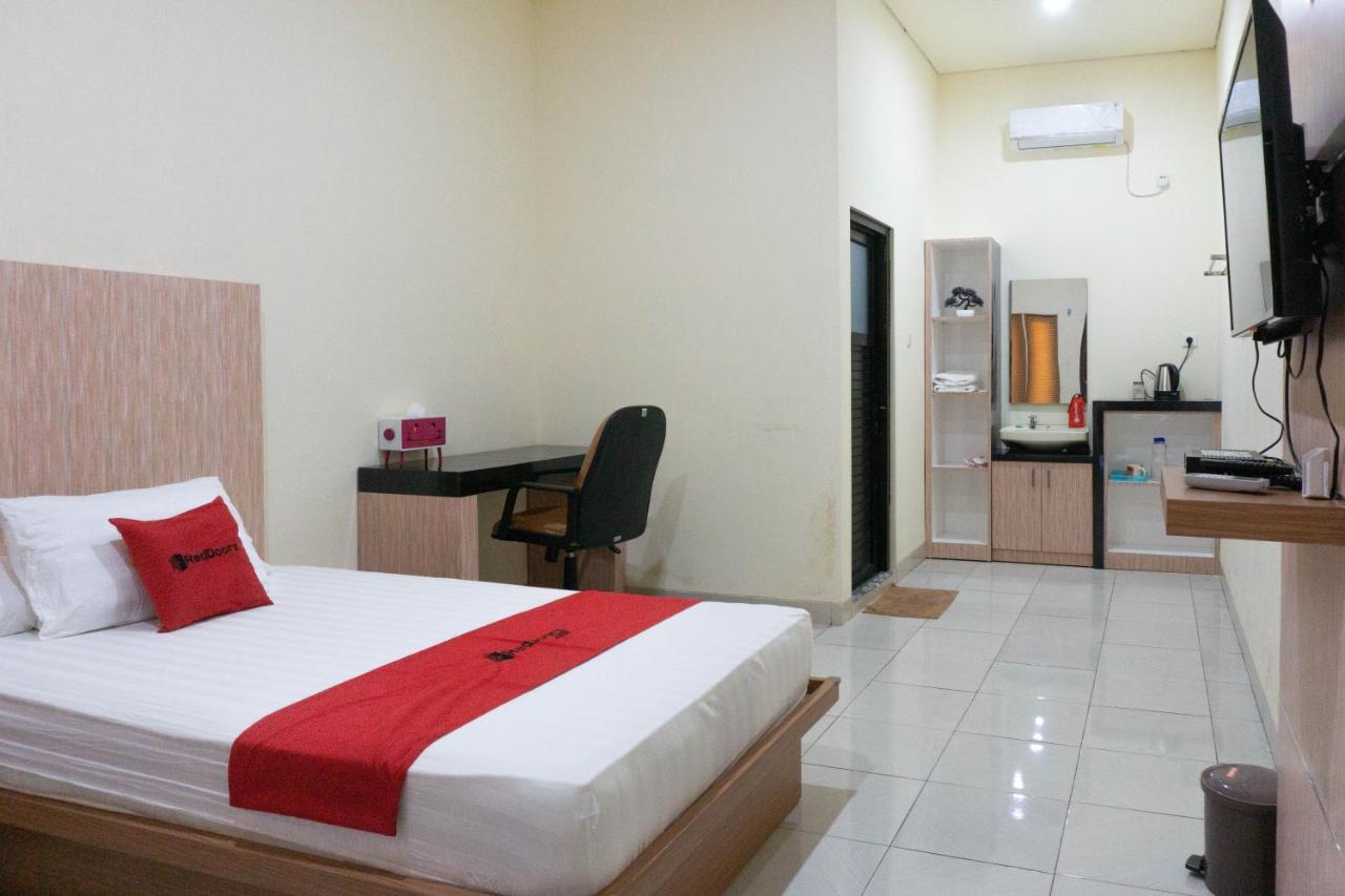 Reddoorz Syariah Near Sultan Muhammad Kaharuddin Airport Sumbawa Besar Exterior photo