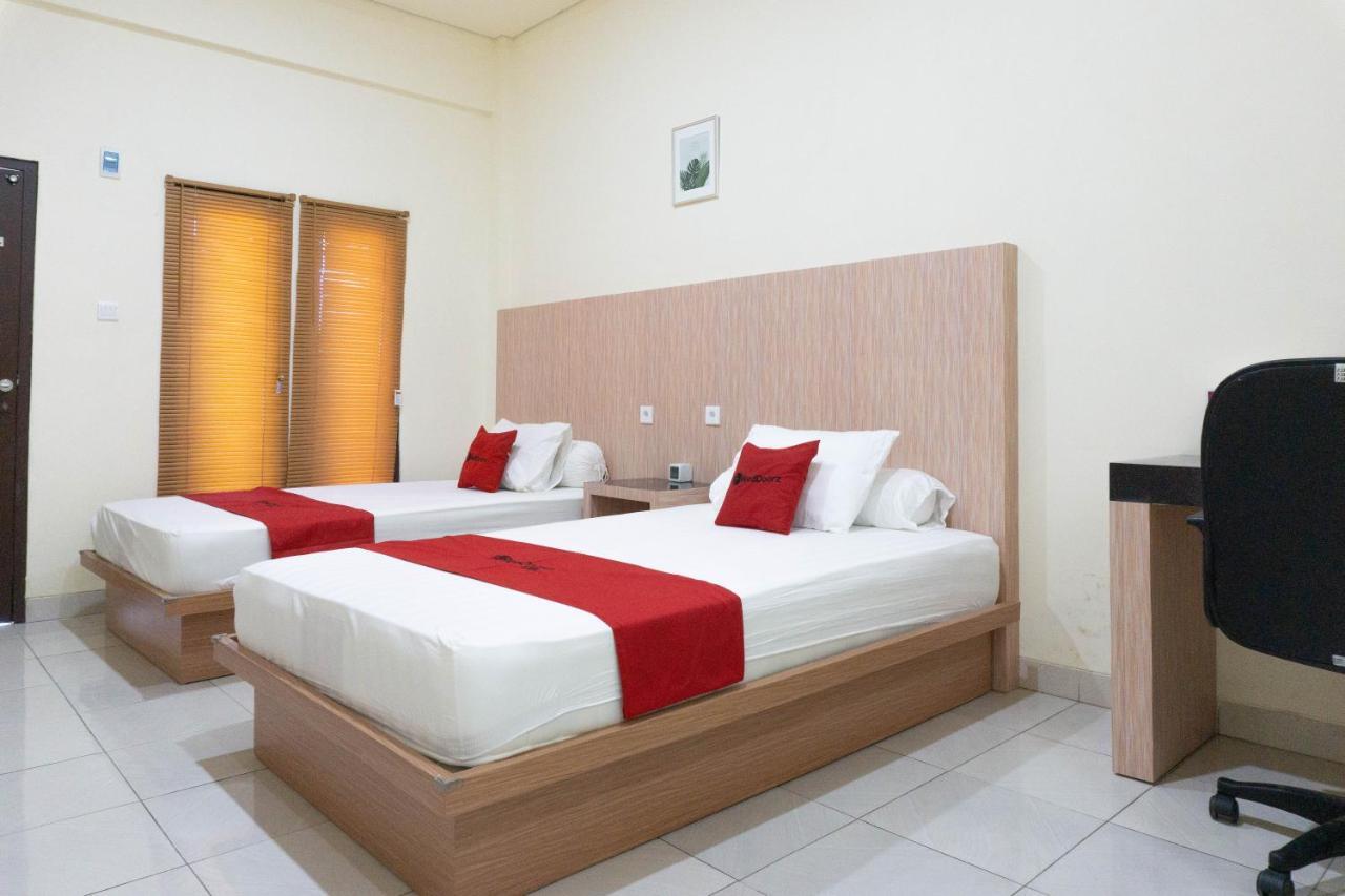 Reddoorz Syariah Near Sultan Muhammad Kaharuddin Airport Sumbawa Besar Exterior photo
