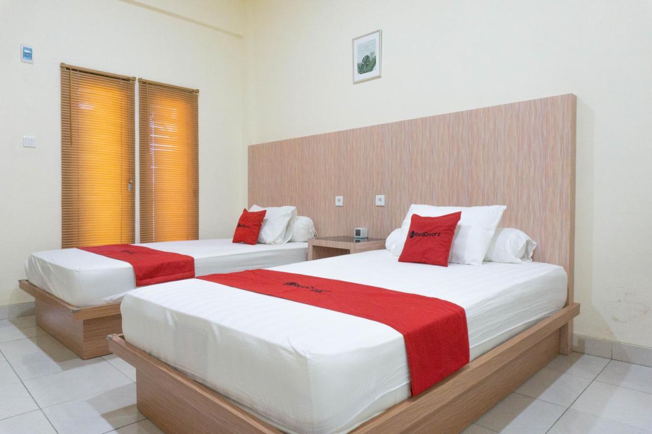 Reddoorz Syariah Near Sultan Muhammad Kaharuddin Airport Sumbawa Besar Exterior photo
