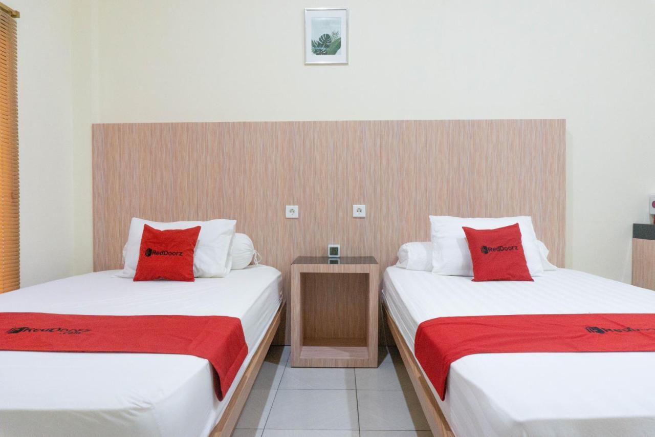 Reddoorz Syariah Near Sultan Muhammad Kaharuddin Airport Sumbawa Besar Exterior photo